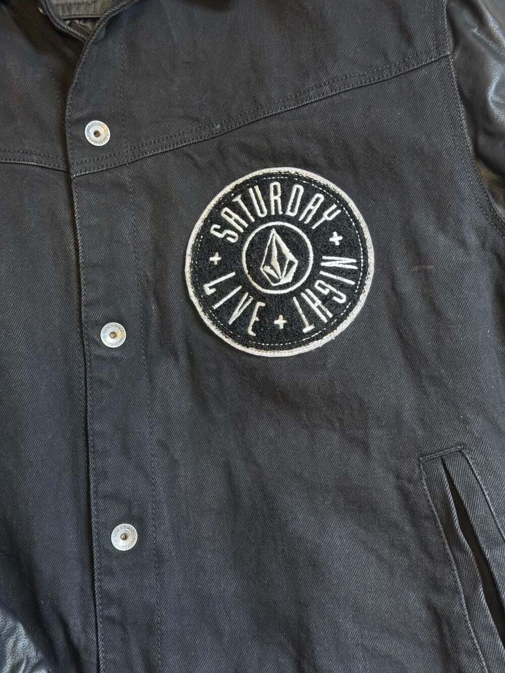 Volcom - Picture 2 of 6